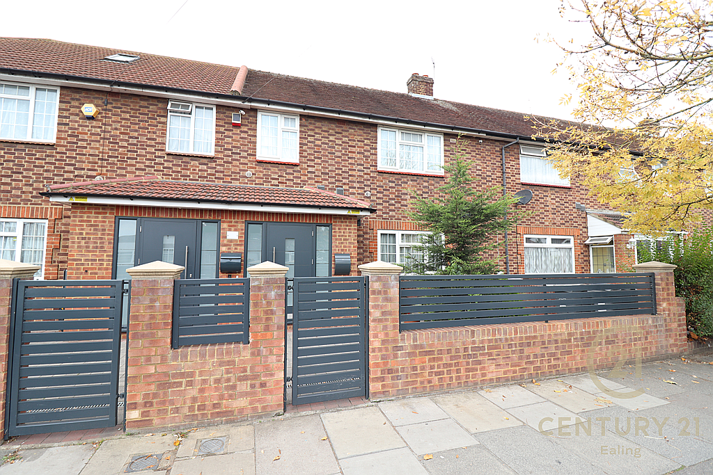 4 bed terraced house for sale in Upper Sutton Lane, Heston, Hounslow