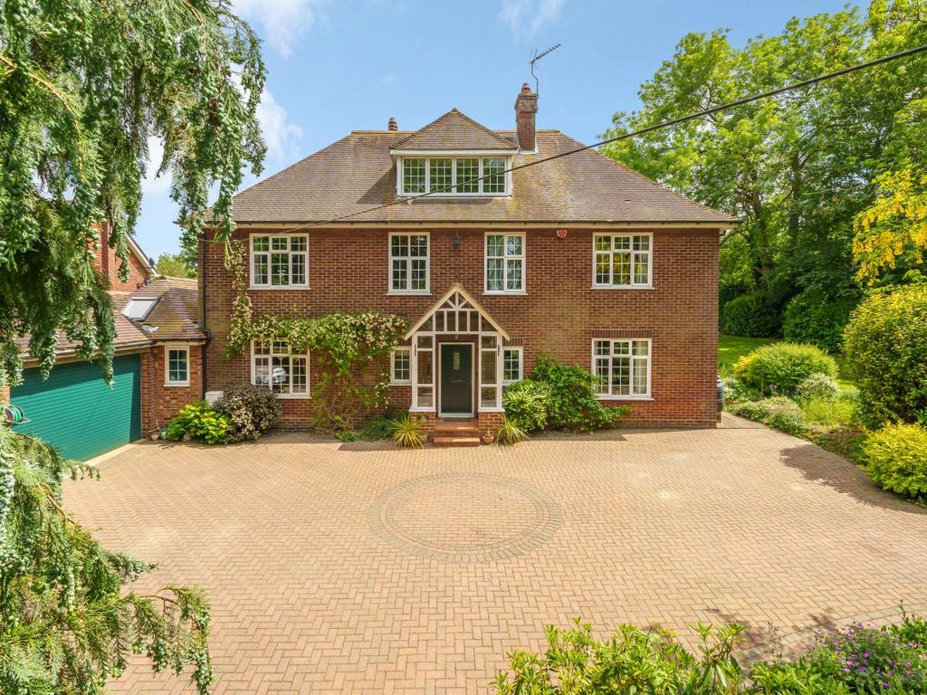 5 bed detached house for sale in Bull Lane, Newington, Sittingbourne