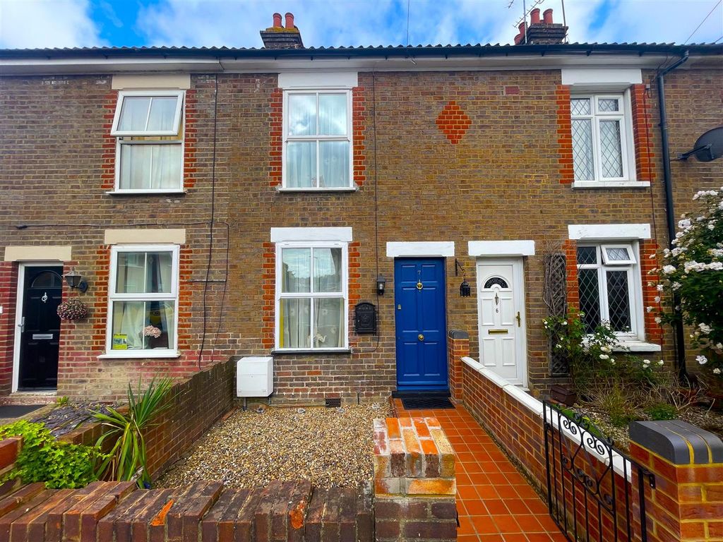 2 bed terraced house for sale in Cross Street North, Dunstable