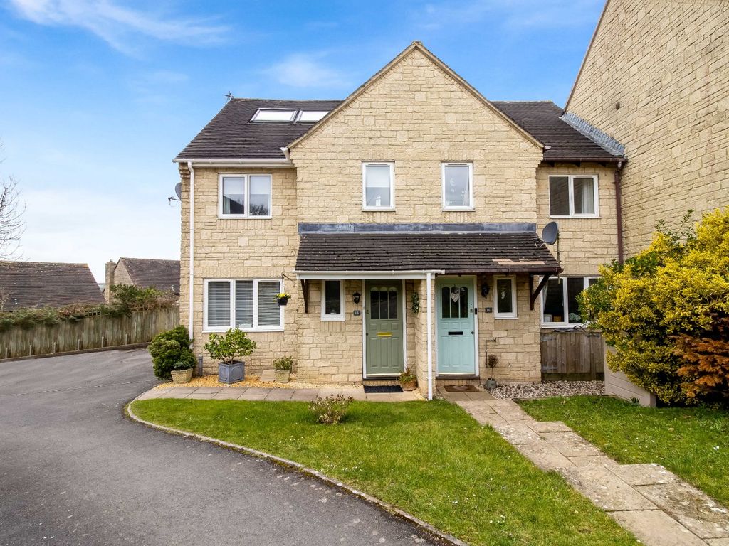 4 bed end terrace house for sale in Chalford, Stroud, Gloucestershire