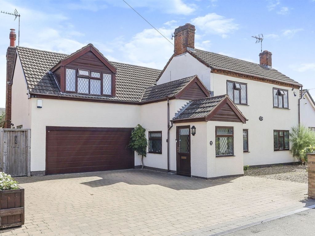 5 bed detached house for sale in Kenilworth Road, Balsall Common