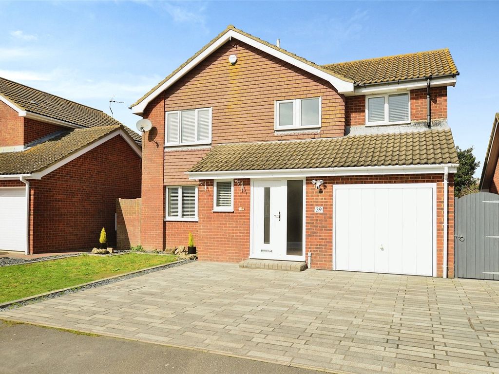 4 bed detached house for sale in Richmond Drive, New Romney, Kent TN28