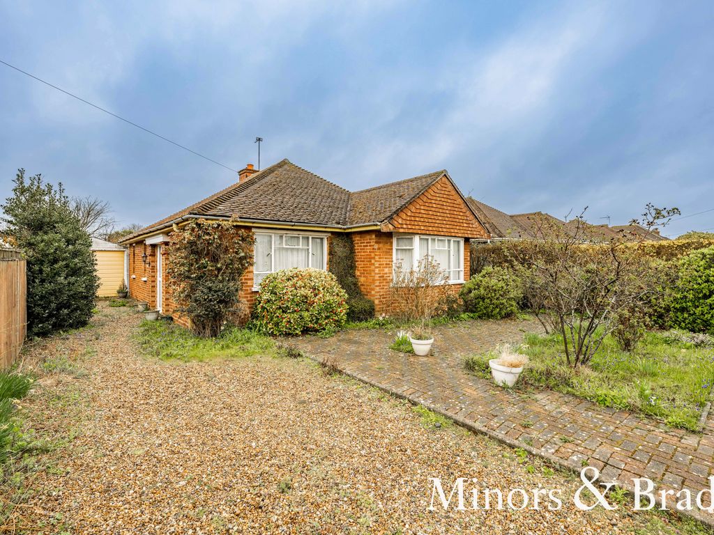 2 bed detached bungalow for sale in Gunton Drive, Lowestoft NR32 Zoopla