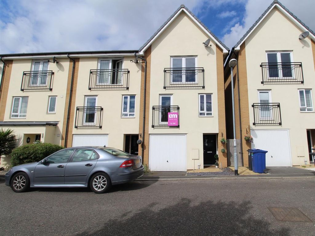 4 bed terraced house to rent in Schoolfield Way, West Thurrock, Grays