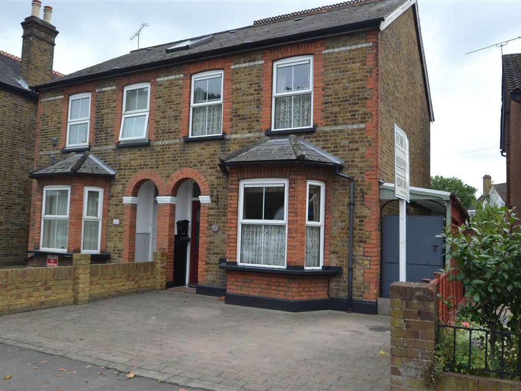 3 bed semidetached house to rent in Staines Road, Bedfont, Feltham