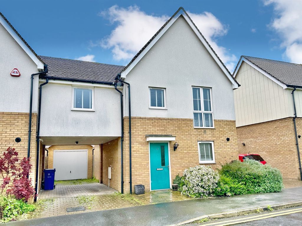 4 bed detached house for sale in Woodside Close, Grays RM16, £400,000