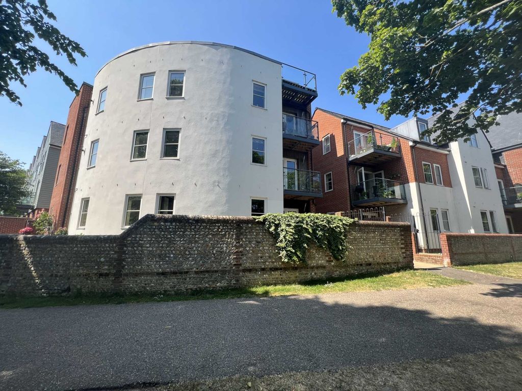 2 bed flat to rent in John Rennie Road, Chichester PO19 Zoopla