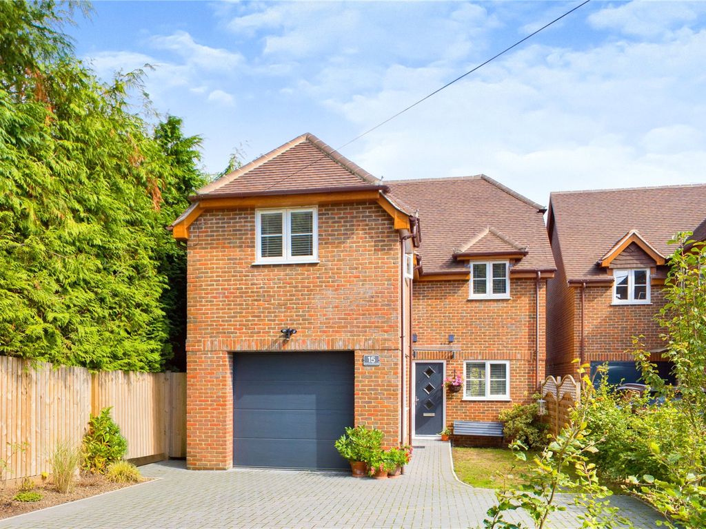 4 bed detached house for sale in Broad Halfpenny Lane, Tadley
