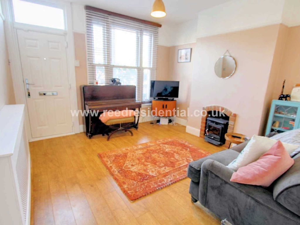 2 bed terraced house for sale in East Street, Southend On Sea SS2, £