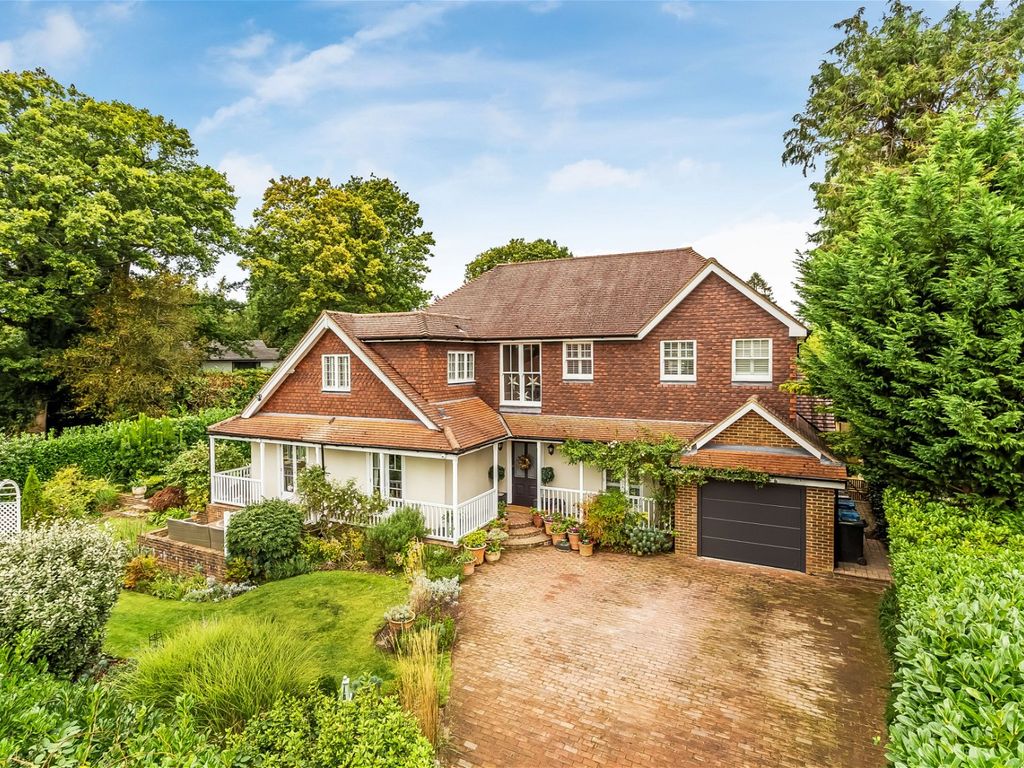 5 bed detached house for sale in Bracklyn Avenue, Edenvale, Dormans