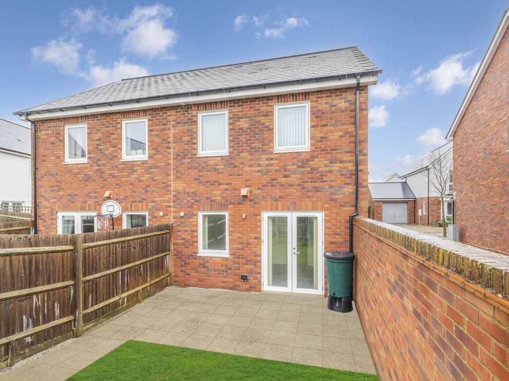2 bed semidetached house for sale in Hedgerow Lane, Tunbridge Wells