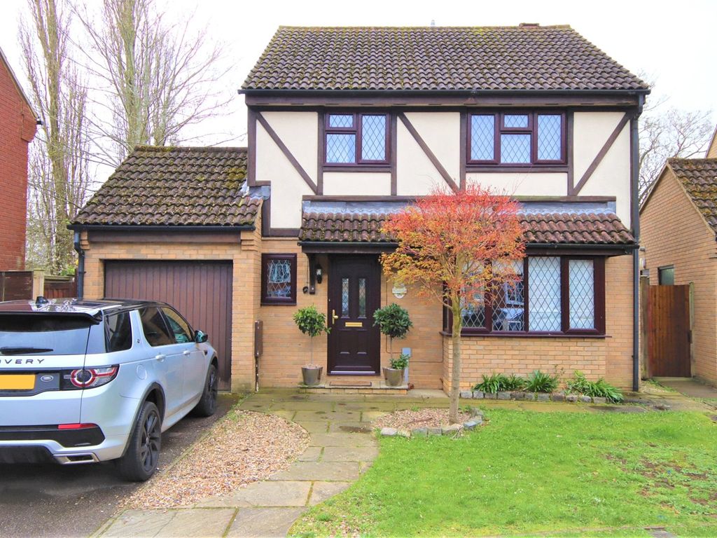4 bed detached house for sale in The Coltsfoot, Chaulden, Hemel