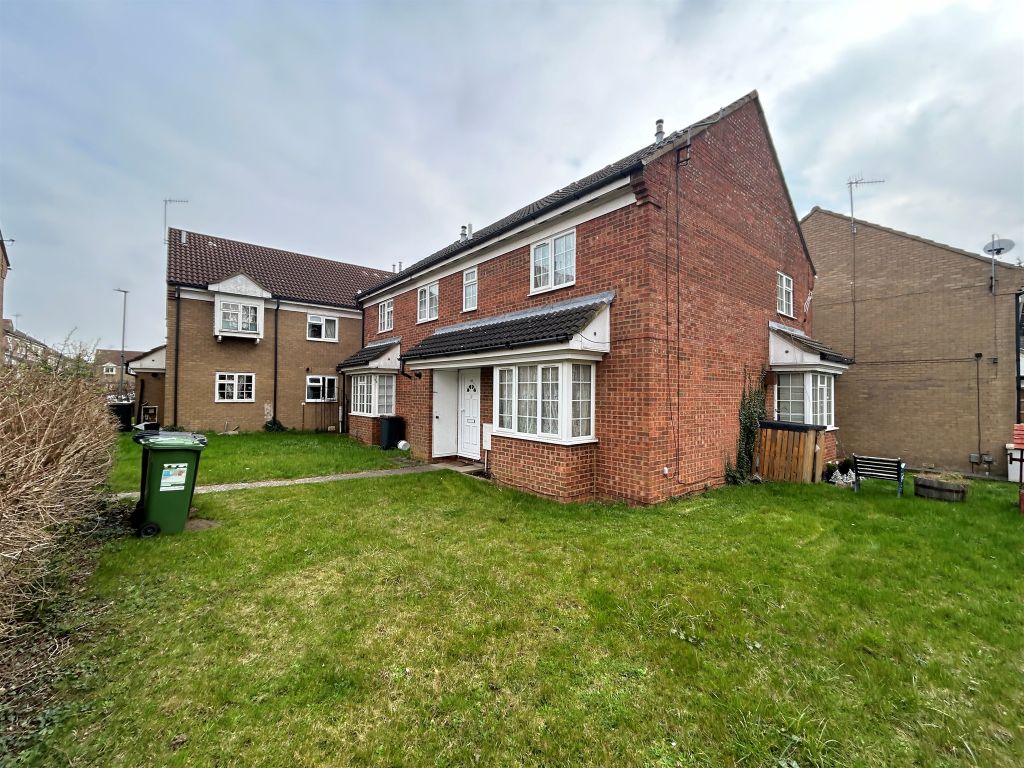 2 bed property for sale in Dorrington Close, Luton LU3, £200,000 Zoopla
