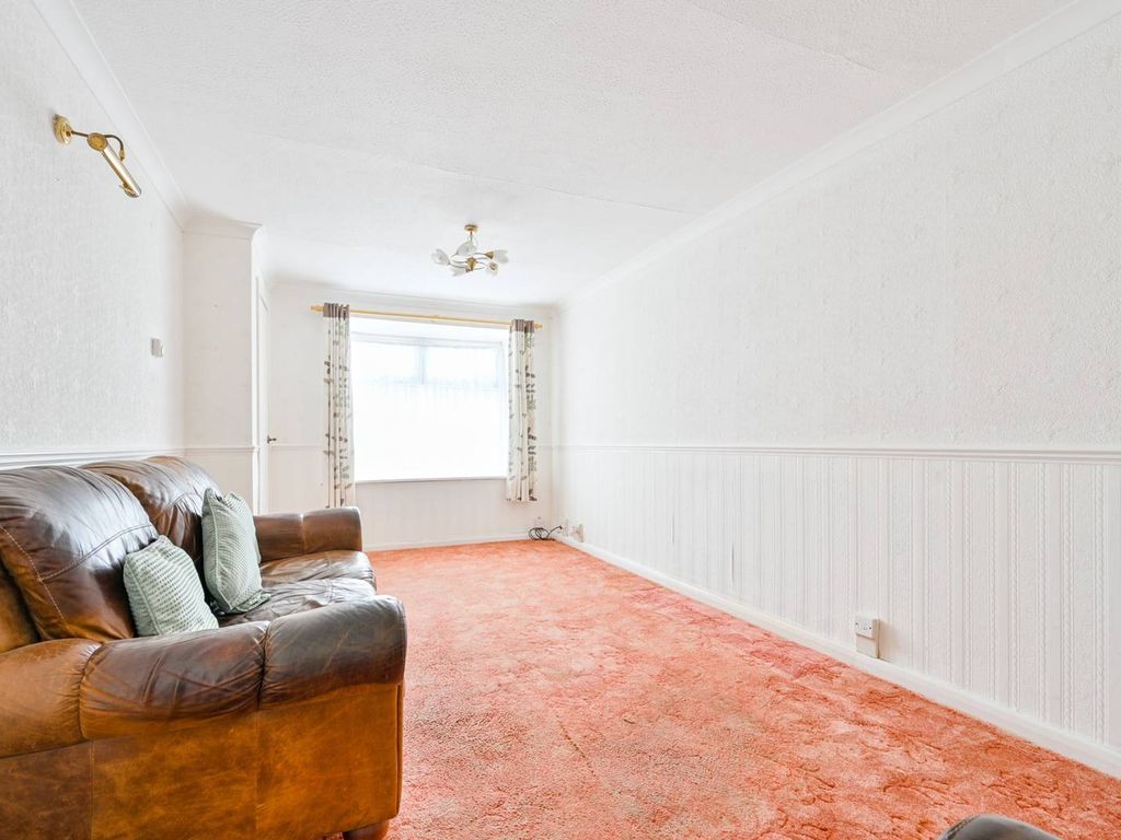 2 bed bungalow for sale in Staveley Way, Woking GU21 Zoopla