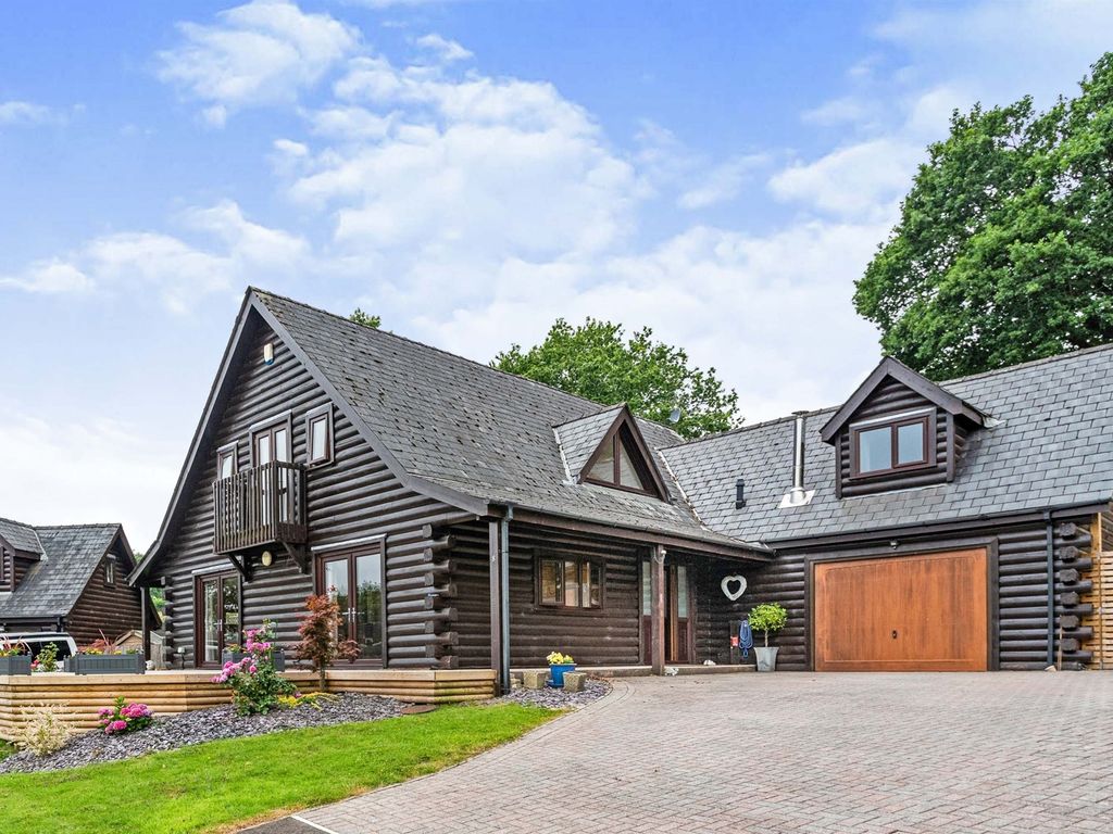 4 bed detached house for sale in Oakmead Road, Llanharan, Pontyclun