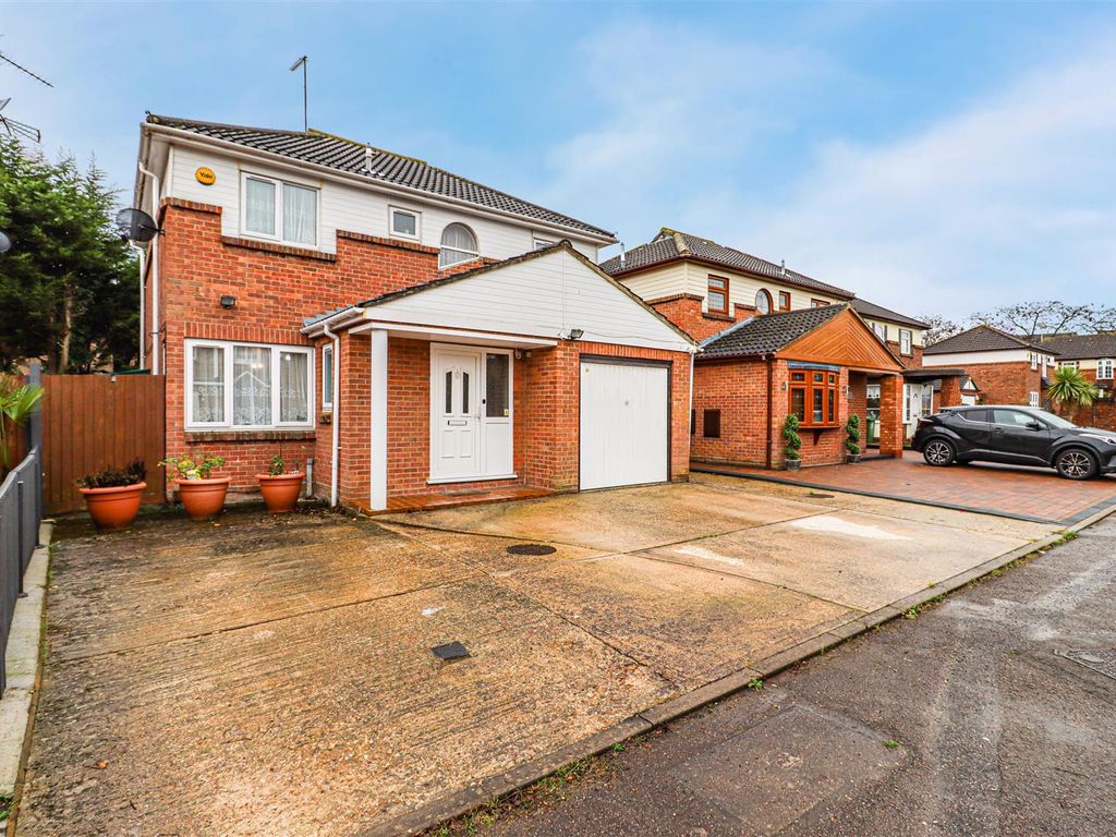 4 bed detached house for sale in Ilmington Drive, Burnt Mills SS13 Zoopla