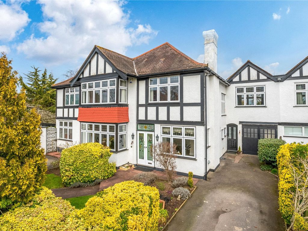 5 bed linkdetached house for sale in Kinnaird Avenue, Bromley, Kent