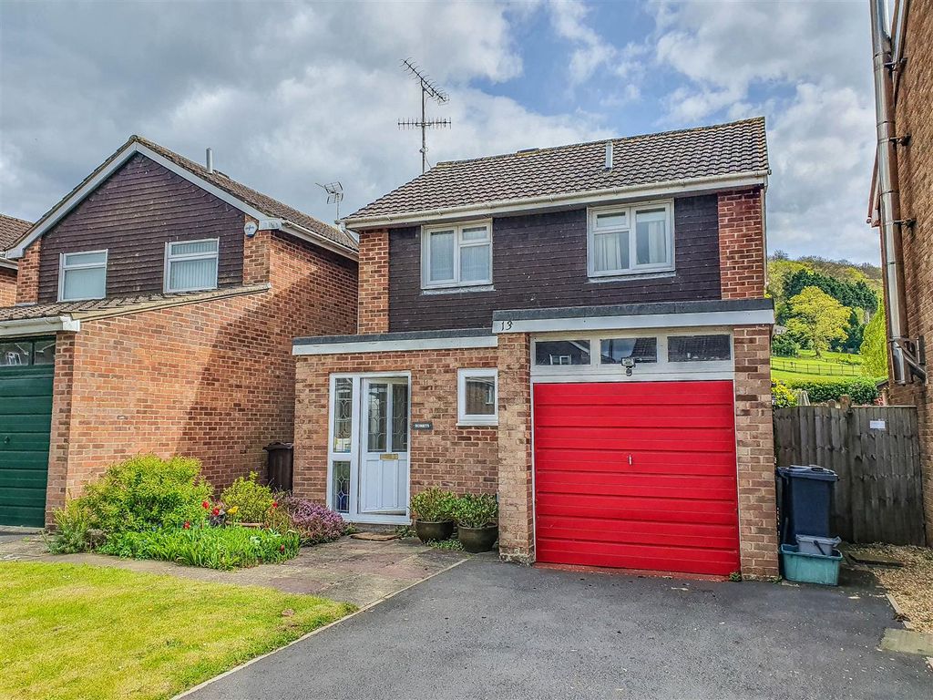 3 bed detached house for sale in Broadmere Close, Dursley GL11, £