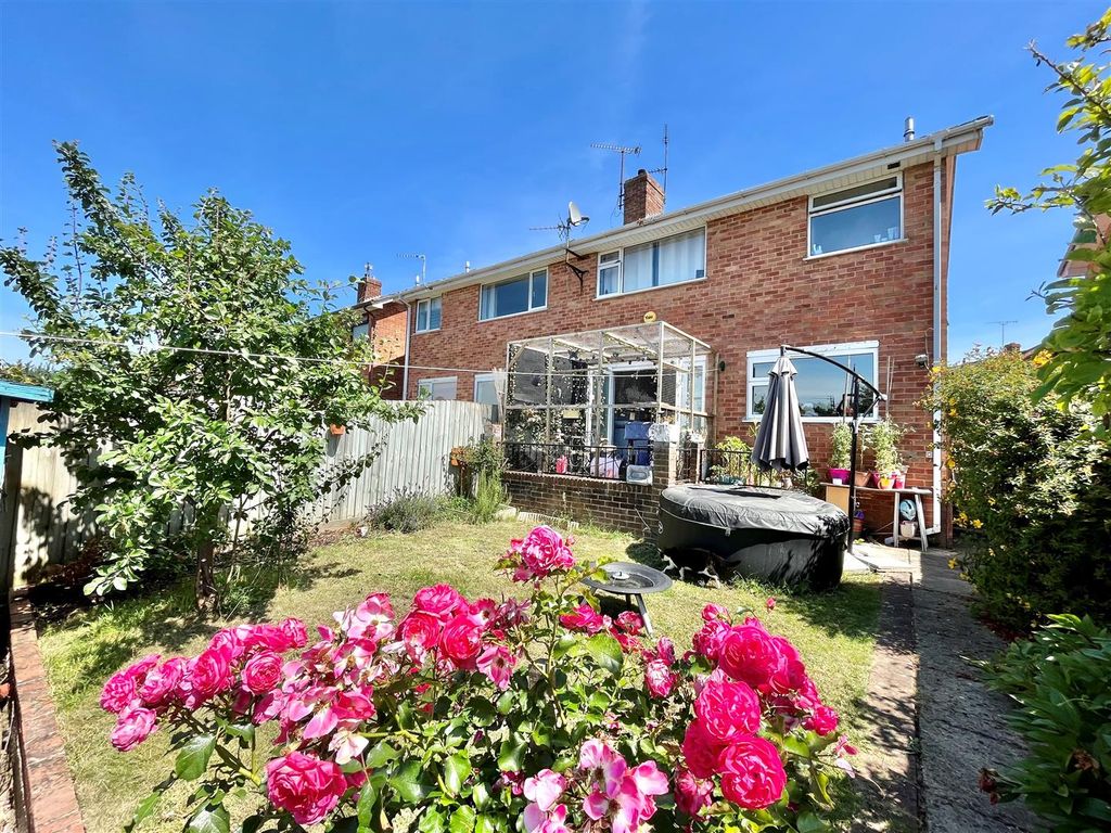 3 bed semidetached house for sale in Sandford Way, Tuffley, Gloucester