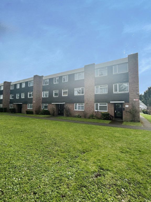 2 bed flat to rent in Hill Rise, Langley SL3 Zoopla