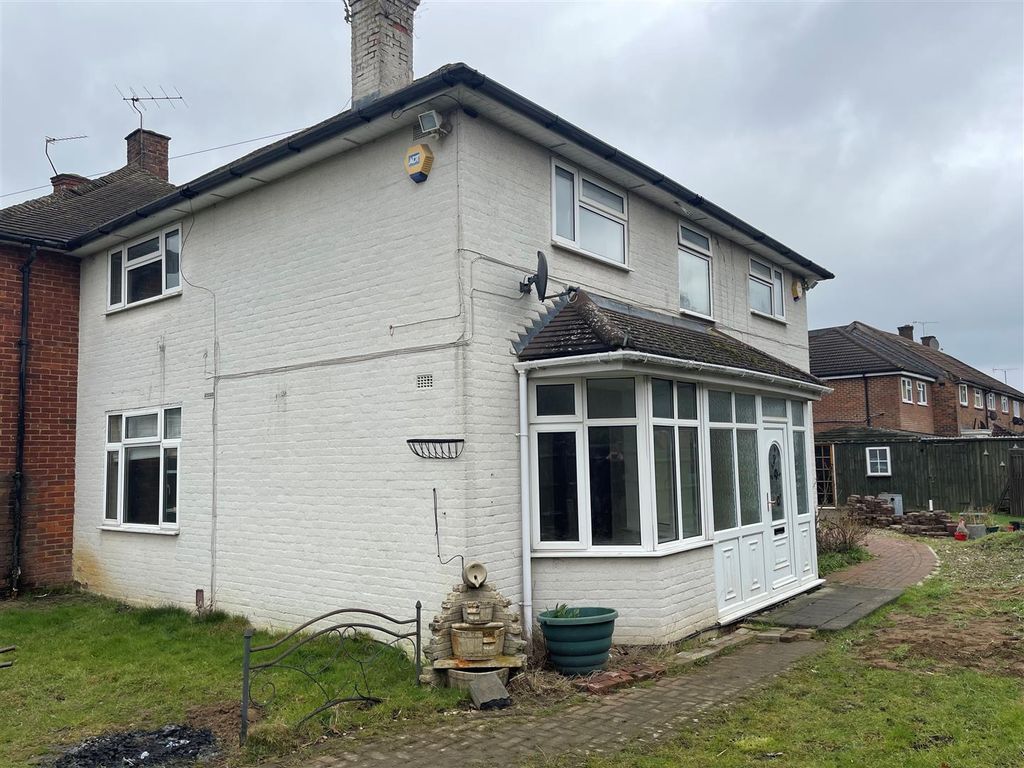 3 bed end terrace house to rent in Buckingham Road, Borehamwood WD6