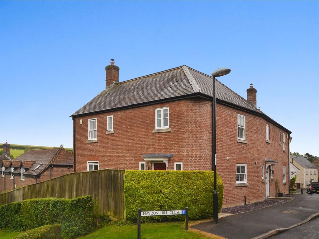 3 bed end terrace house for sale in Haydon Hill Close, Charminster