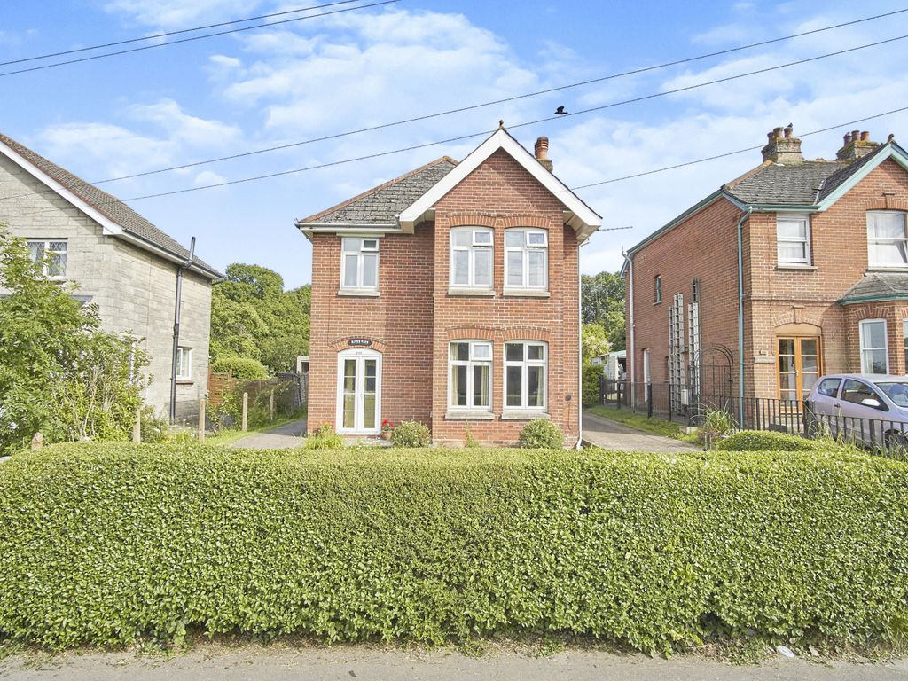 3 bed detached house for sale in Fairlee Road, Newport PO30 Zoopla