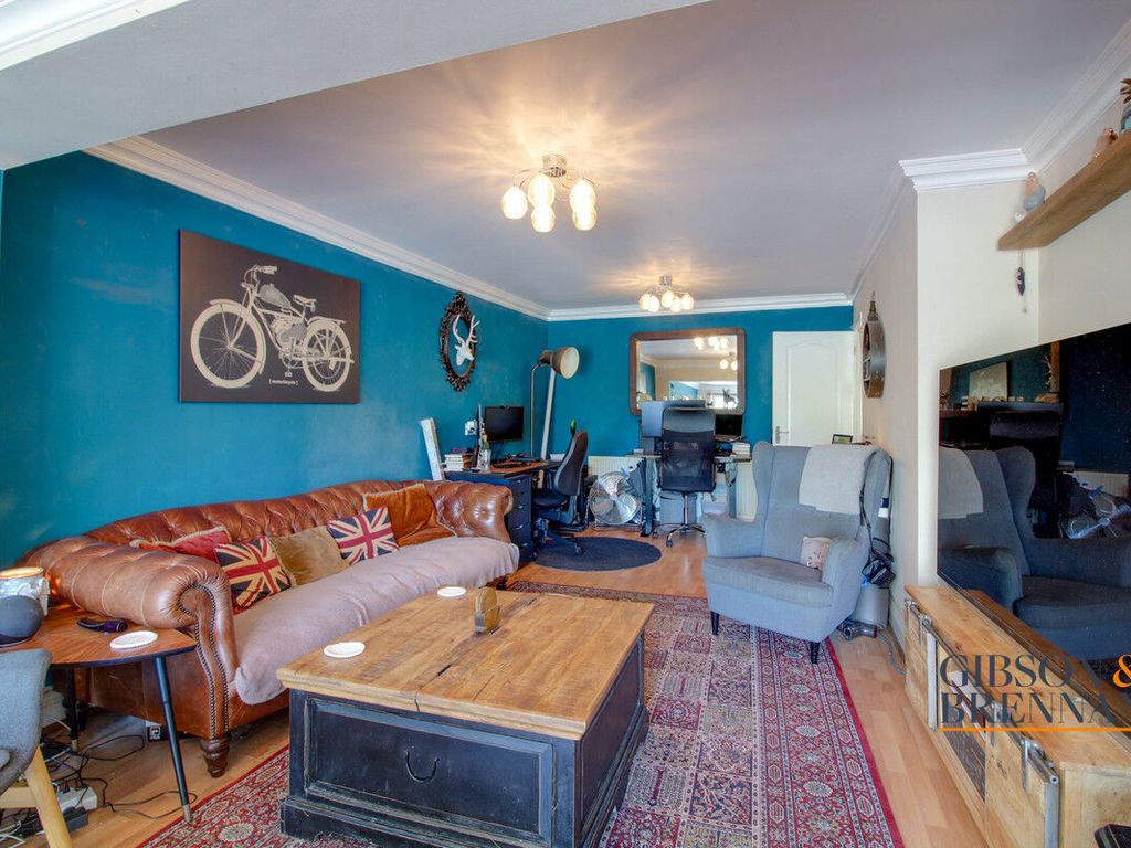 3 bed semidetached bungalow for sale in London Road, Wickford SS12, £