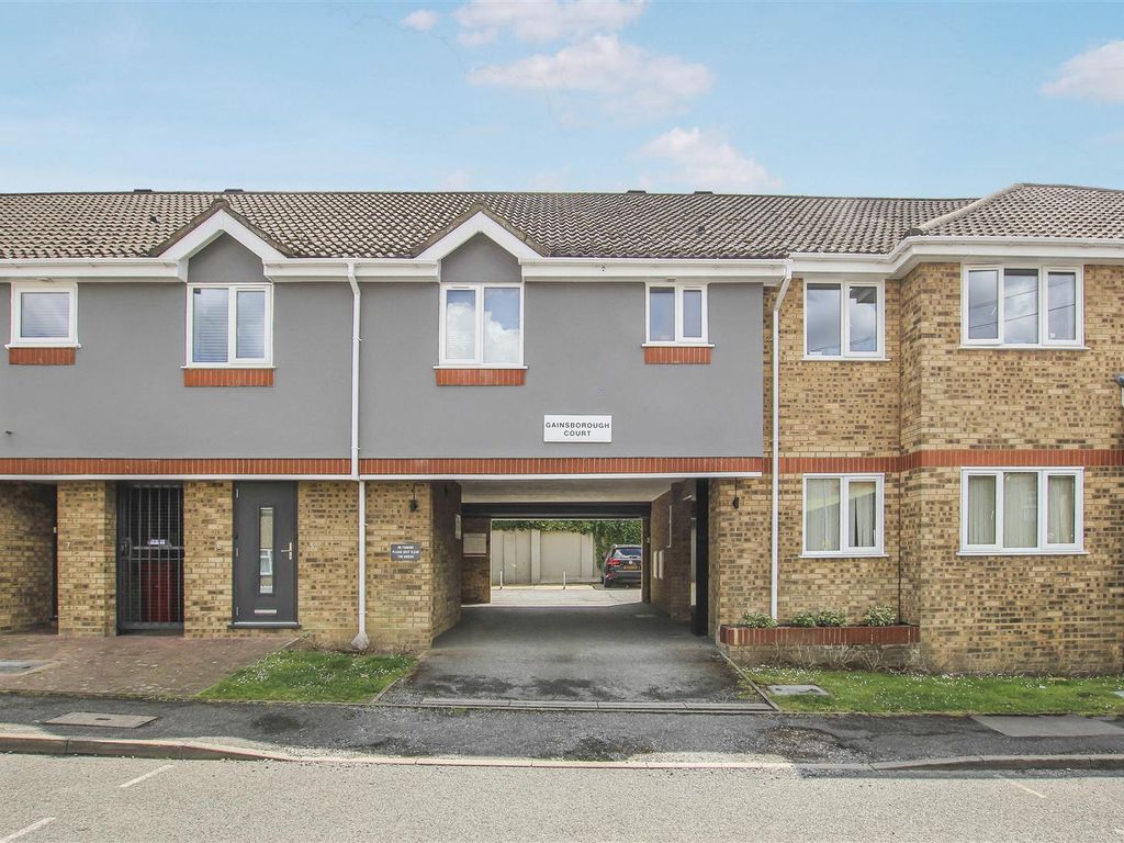 2 bed flat for sale in Great Eastern Road, Warley, Brentwood CM14, £