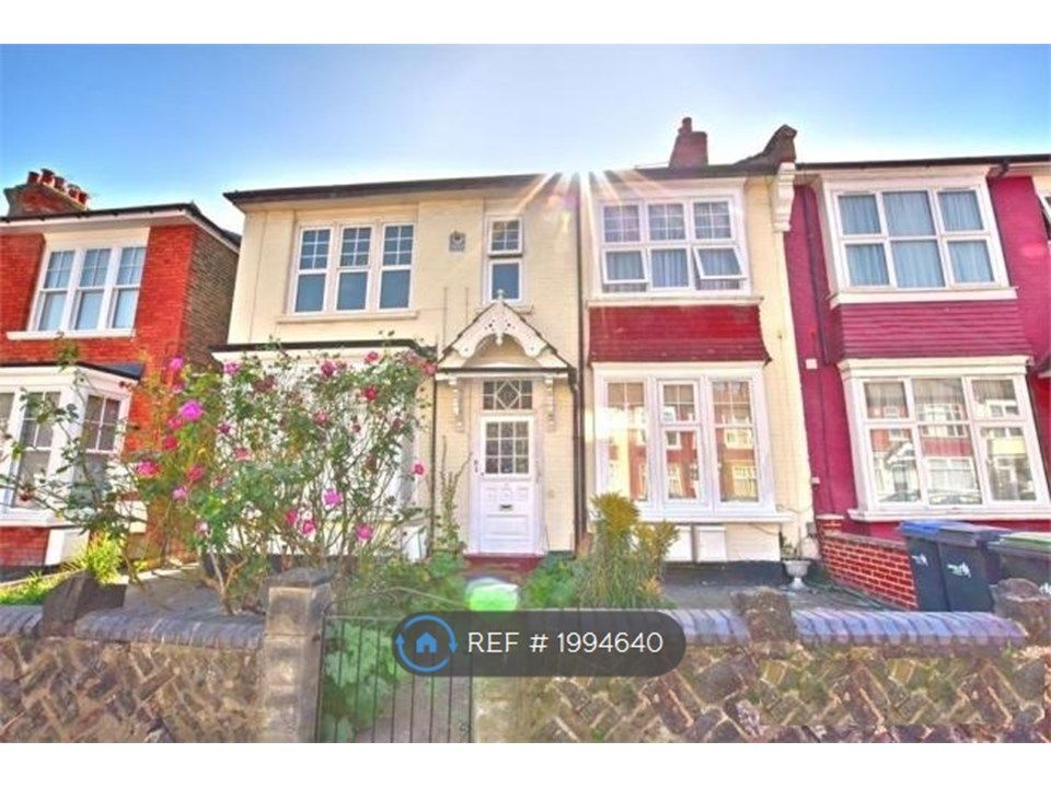 2 bed flat to rent in Palmers Green, London N13, £1,650 pcm Zoopla