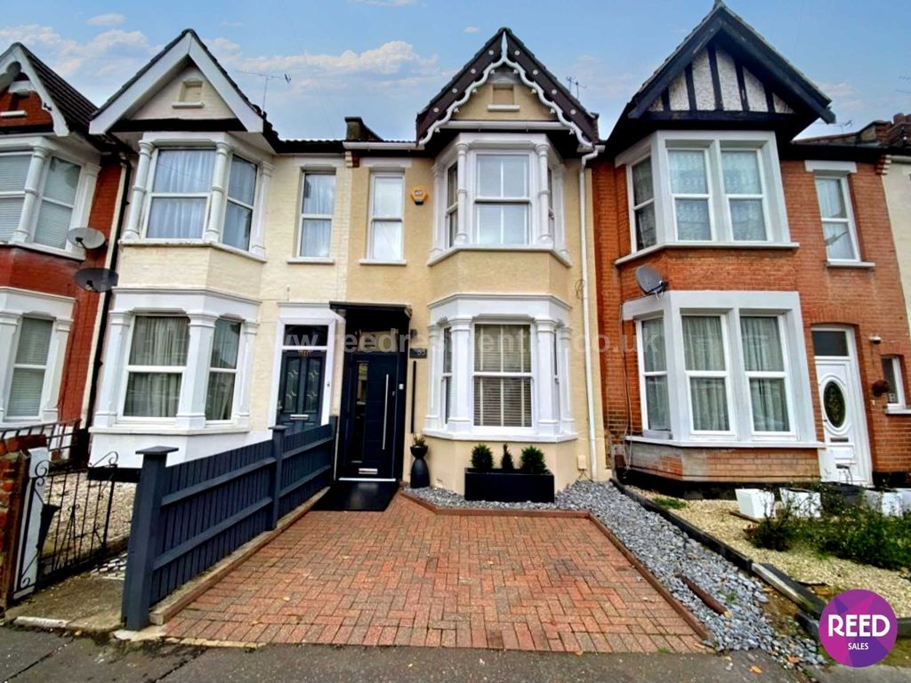 3 bed terraced house for sale in South Avenue, Southend On Sea SS2, £