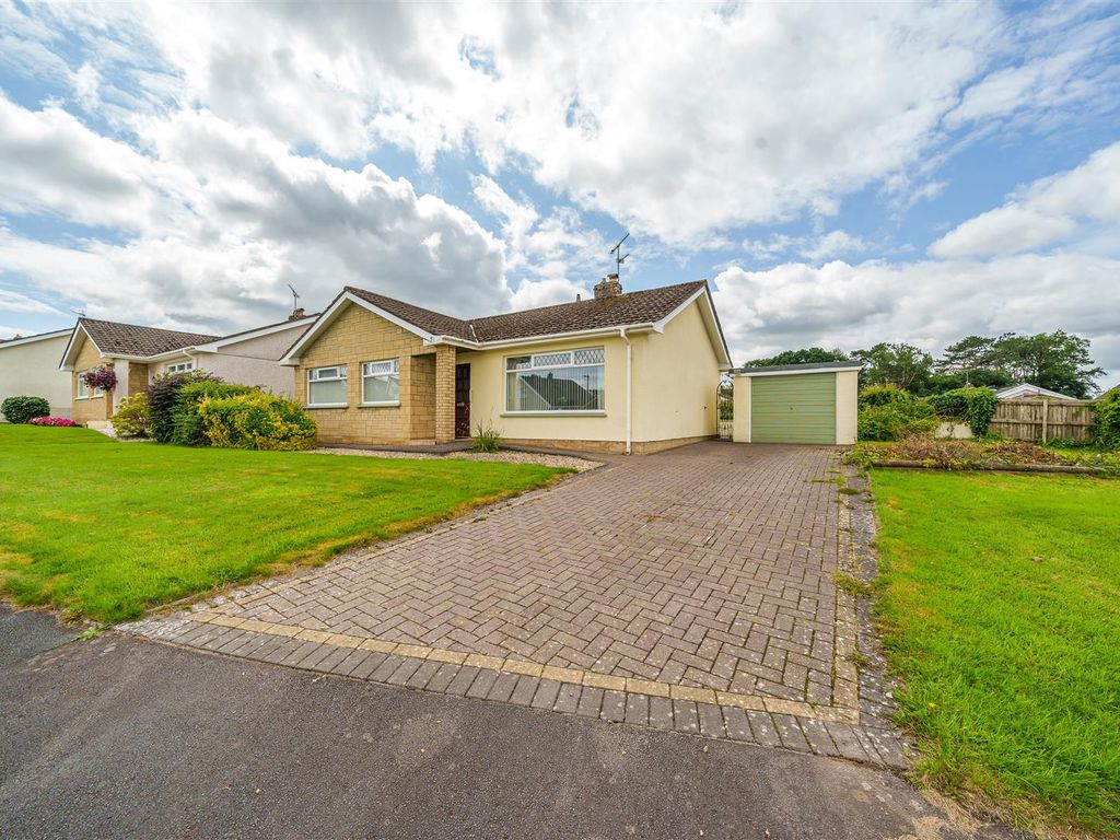 3 bed detached bungalow for sale in Vernon Close, Pontlliw, Swansea SA4, £270,000 Zoopla