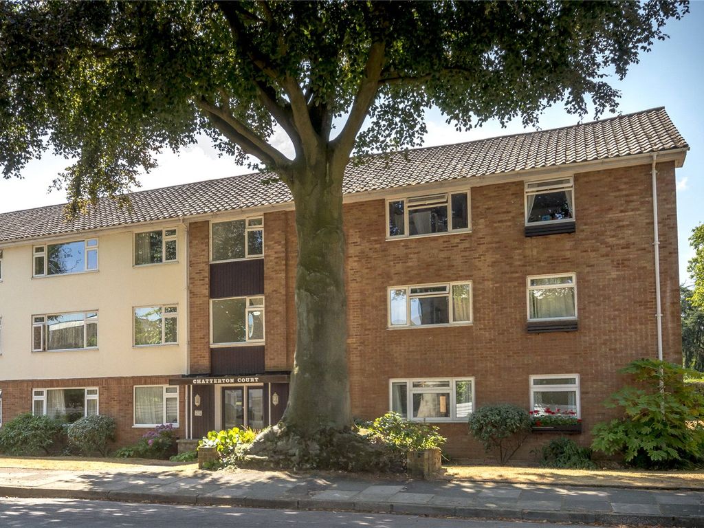 3 bed flat to rent in Chatterton Court, Eversfield Road, Kew TW9, £