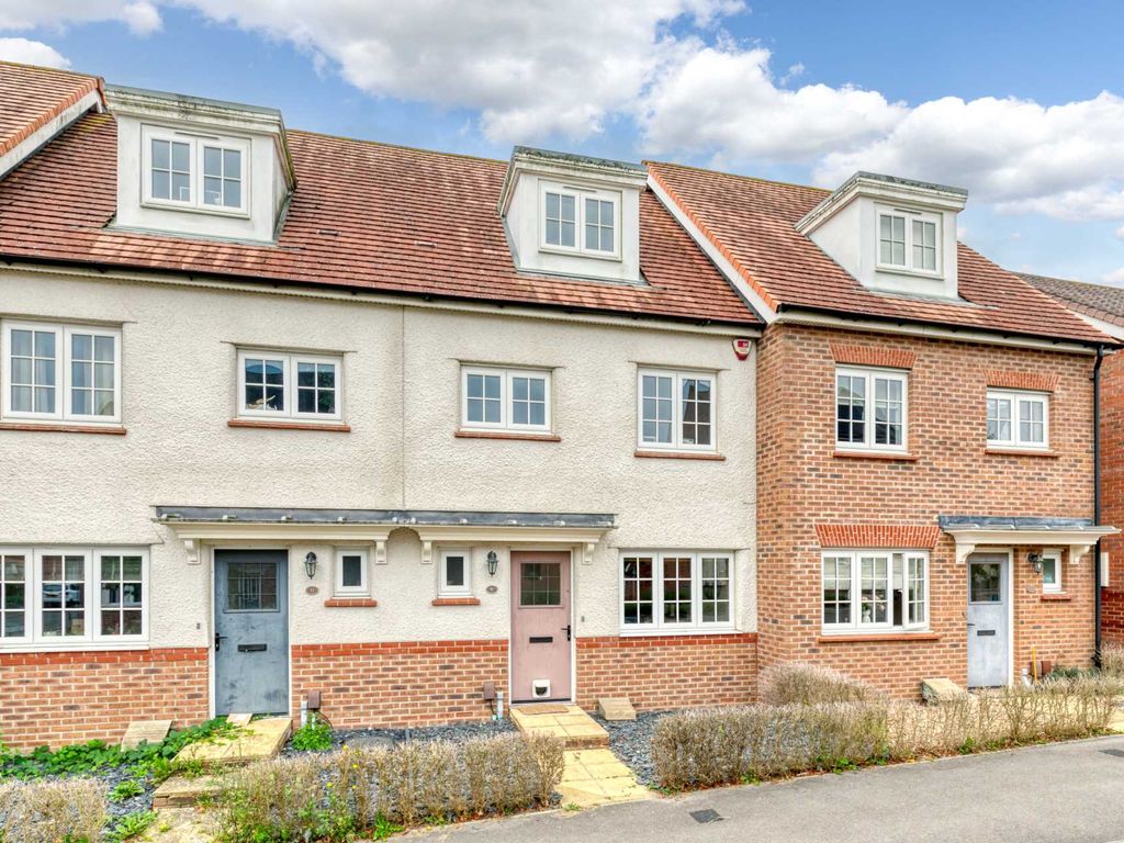 4 bed terraced house for sale in Eagle Way, Park RG12, £