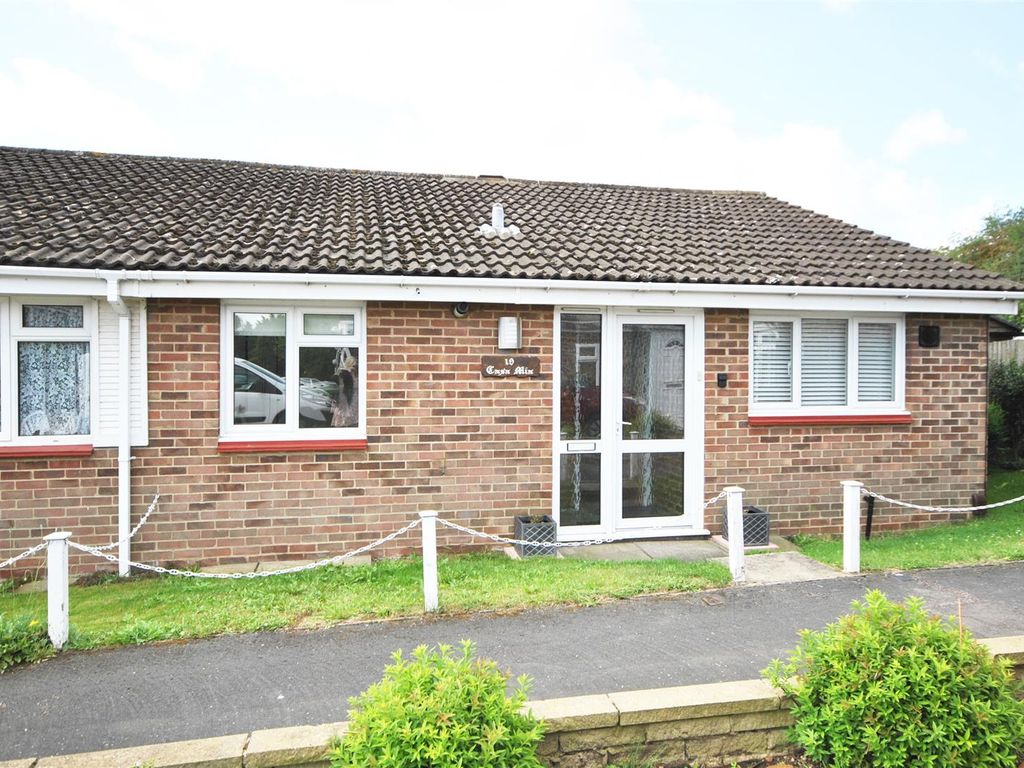2 bed semidetached bungalow for sale in St. Annes Close, Cheshunt