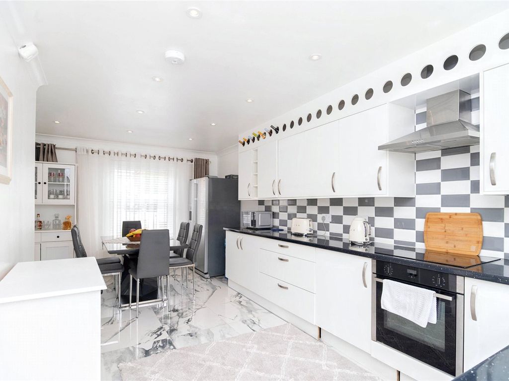 5 bed detached house for sale in Cardinal Road, Chafford Hundred, Grays