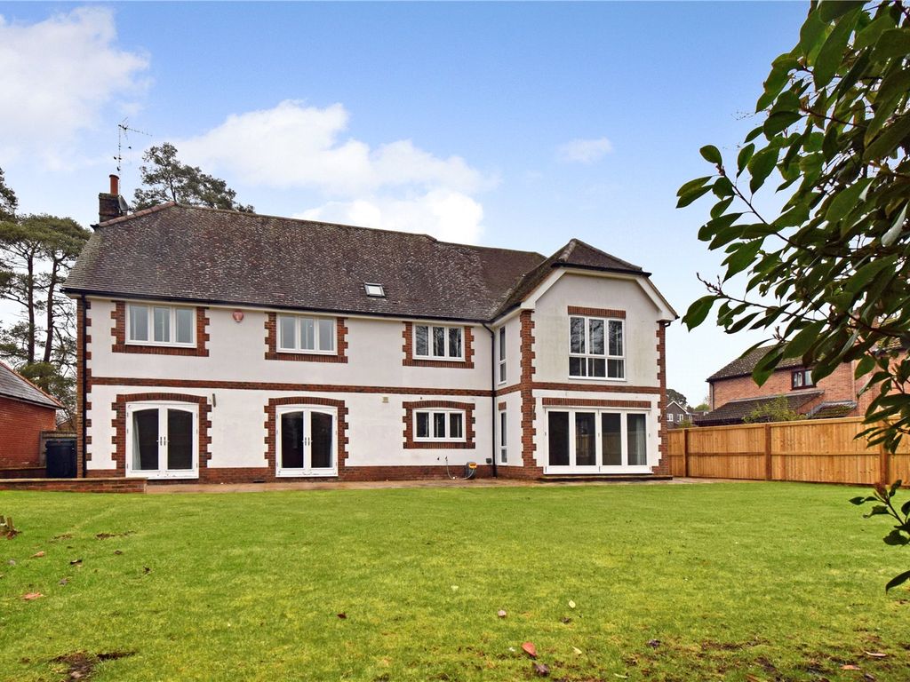 6 bed detached house for sale in Broadlayings, Woolton Hill, Newbury