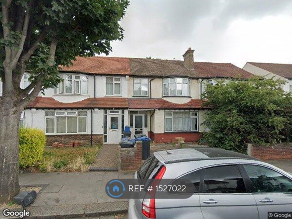 3 bed terraced house to rent in Foxley Road, Croydon CR7, £2,100 pcm