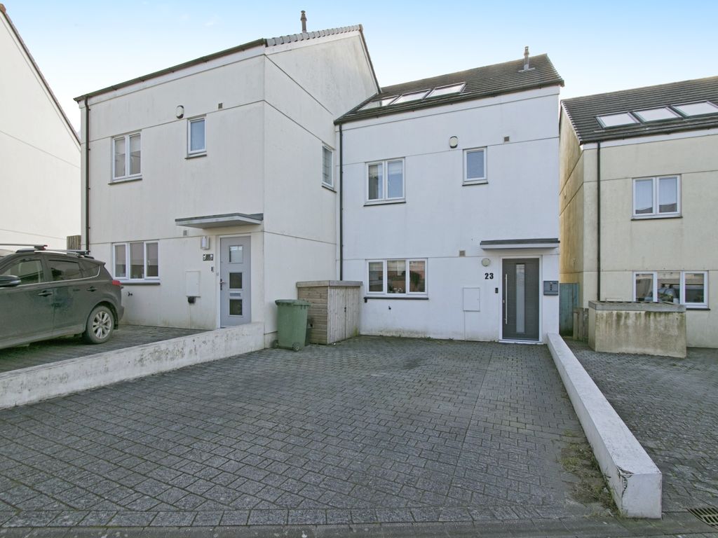 4 bed semidetached house for sale in Wilkinson Gardens, Sandy Lane