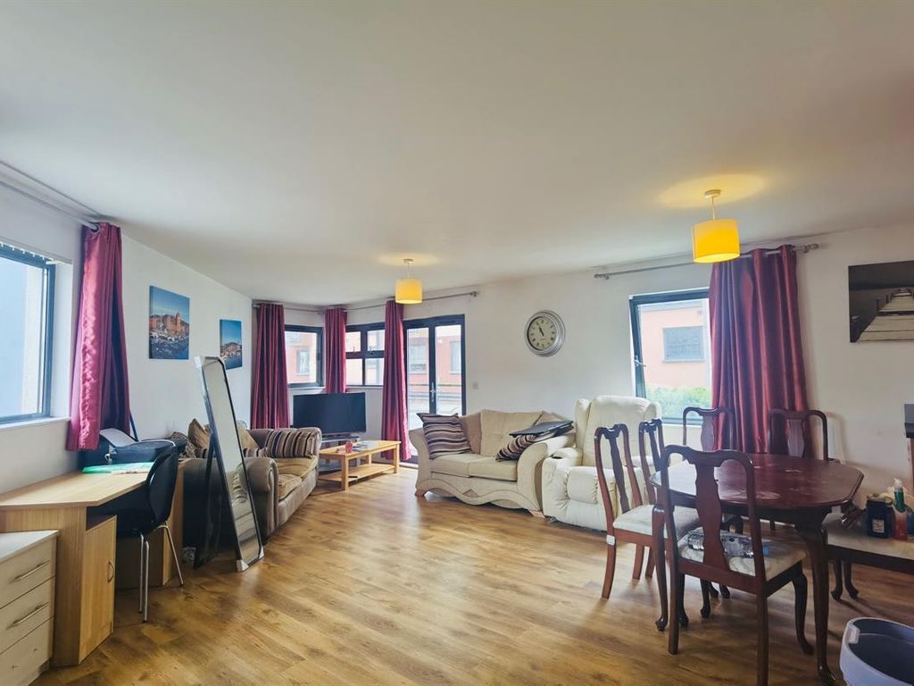 2 bed flat to rent in St. Catherines Court, Maritime Quarter, Swansea