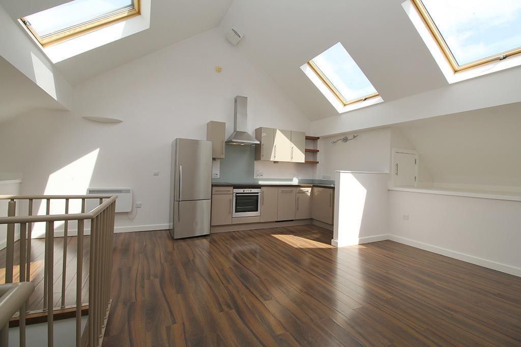 2 bed flat to rent in Garendon Road, Shepshed, Loughborough LE12, £825