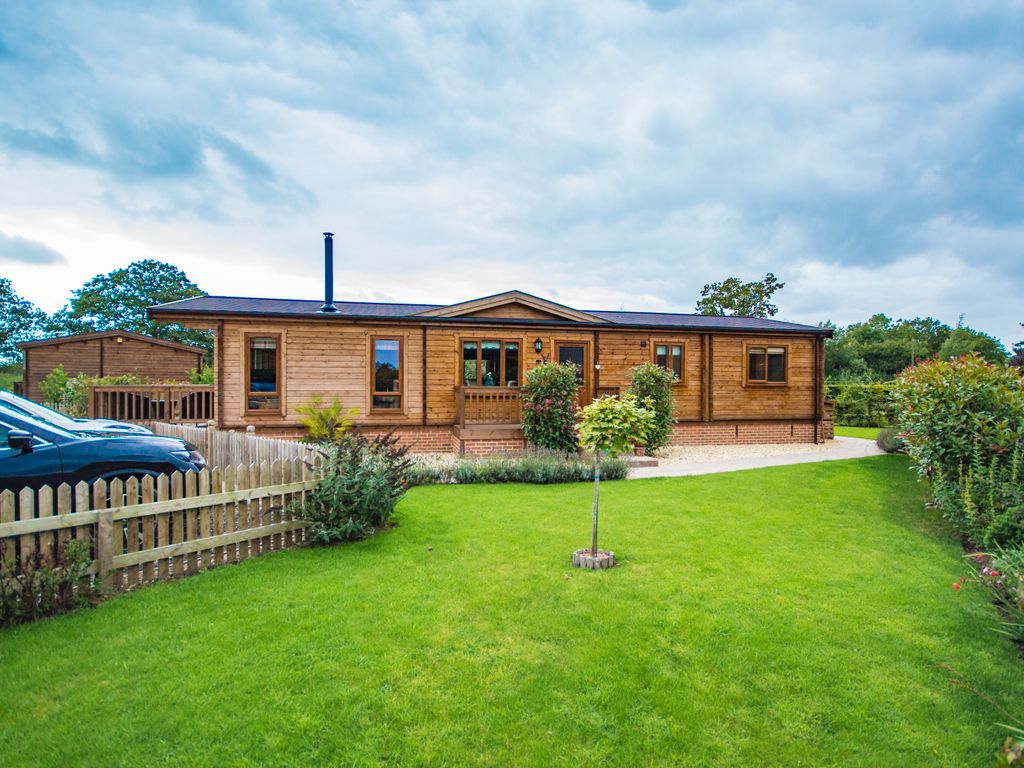 2 bed mobile/park home for sale in Beechwoods, Button Bridge, Kinlet