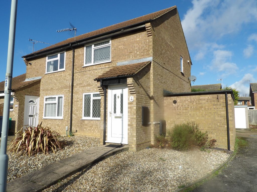 2 bed semidetached house to rent in Fir Tree Rise, Ipswich IP8, £950