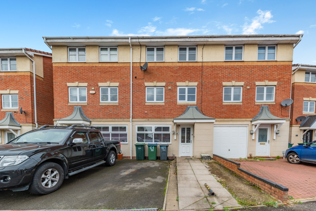 4 bed terraced house for sale in Macdonald Close, Oldbury B69, £250,000