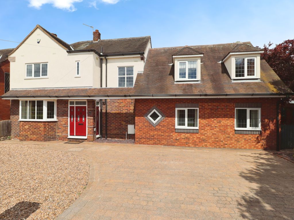 5 bed detached house for sale in Ellers Drive, Doncaster DN4, £620,000
