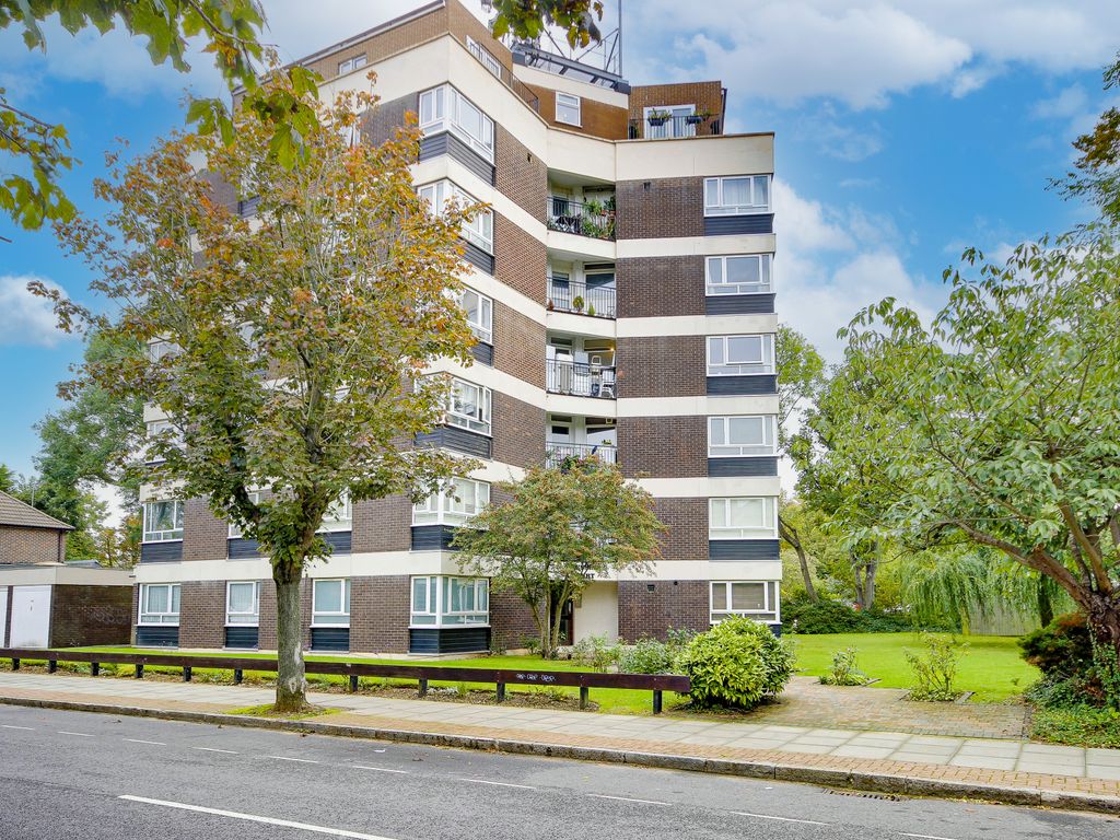 Chessing Court, Fortis Green N2