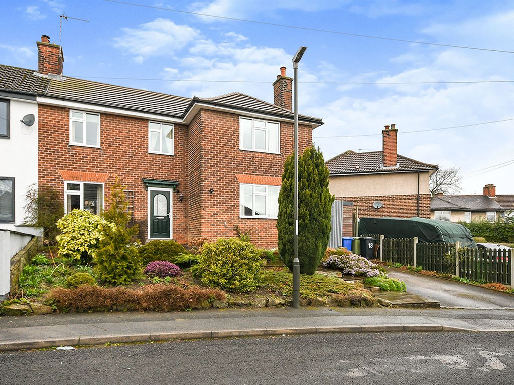 4 bed semidetached house for sale in Littlemoor Crescent, Chesterfield