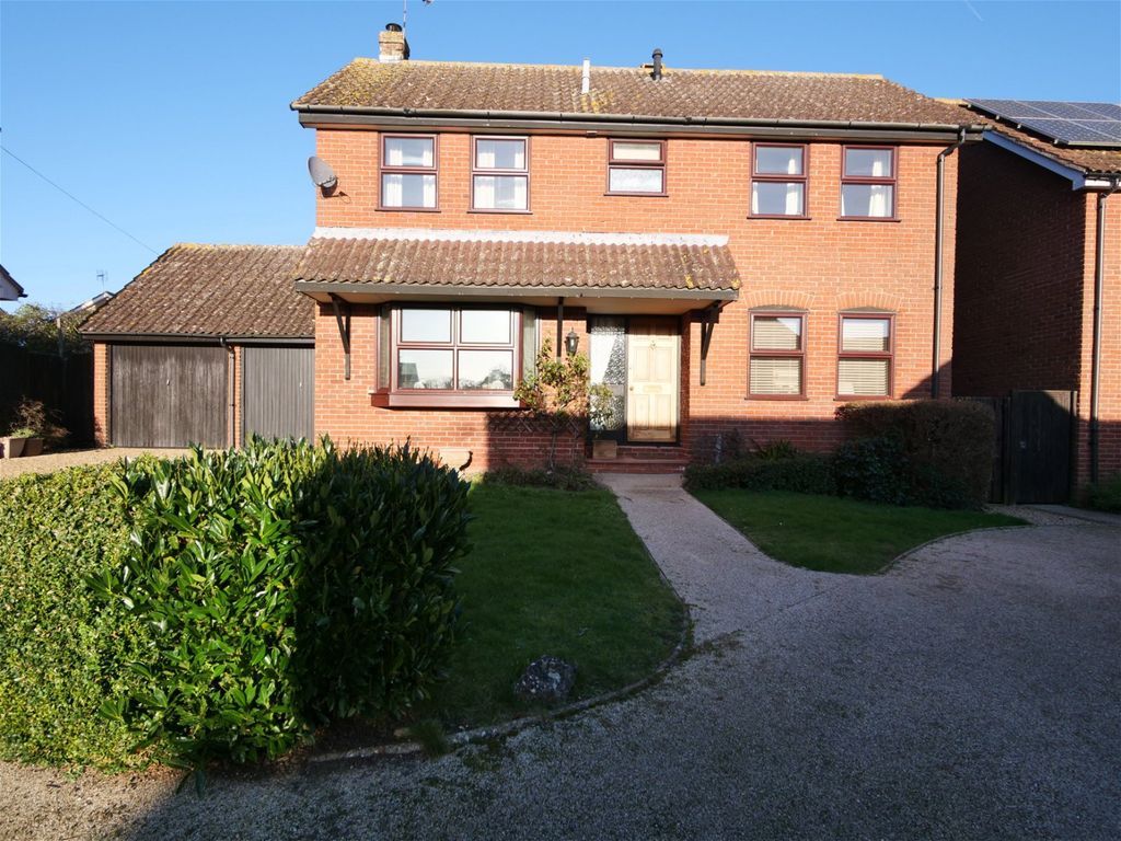 4 bed detached house for sale in The Mowbrays, Framlingham, Suffolk