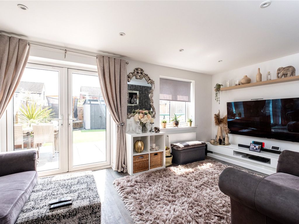 4 bed end terrace house for sale in Ellingham View, Dartford, Kent DA1