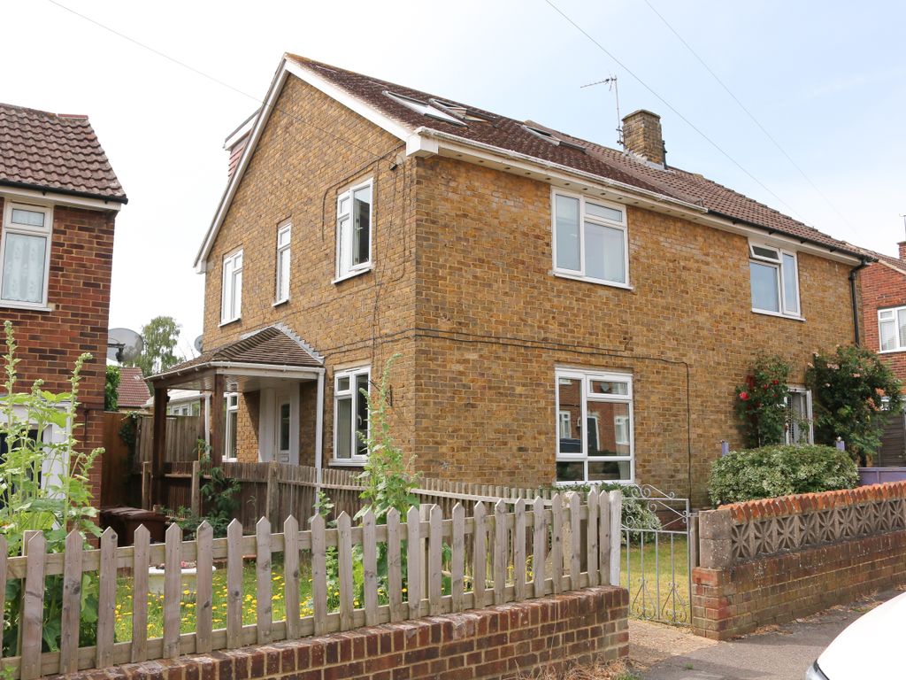 3 bed semidetached house to rent in Thornham Road, Gillingham ME8 Zoopla